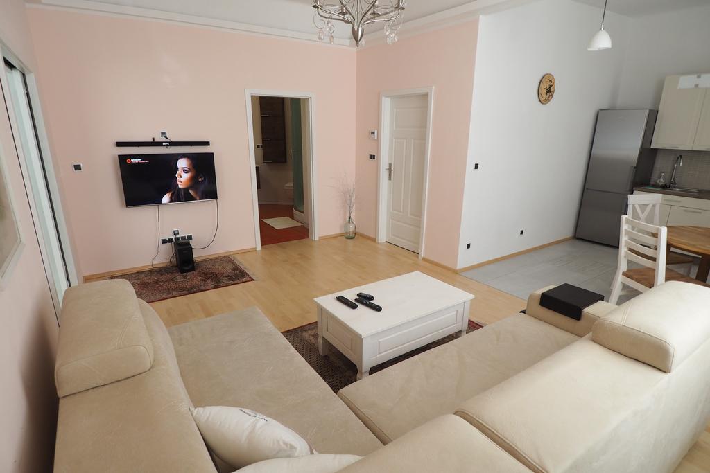 Art Nouveau Apartment Прага Екстериор снимка