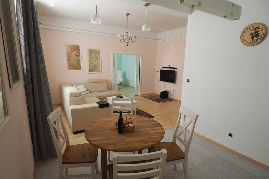Art Nouveau Apartment Прага Екстериор снимка