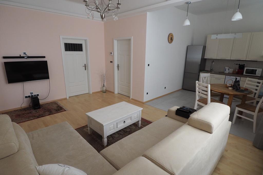 Art Nouveau Apartment Прага Екстериор снимка