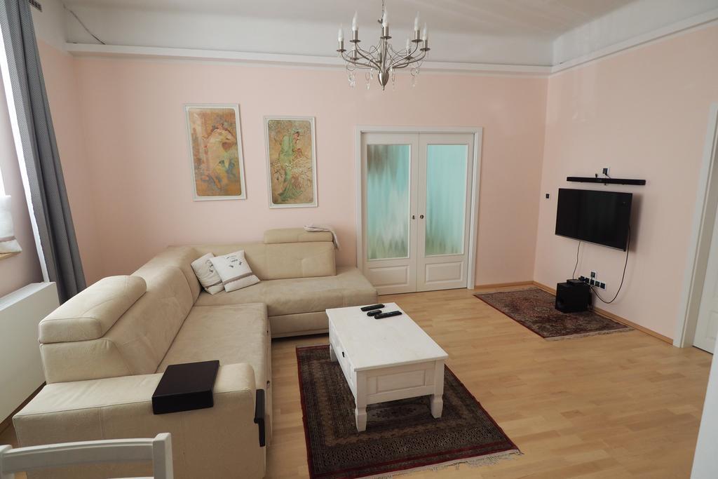 Art Nouveau Apartment Прага Екстериор снимка